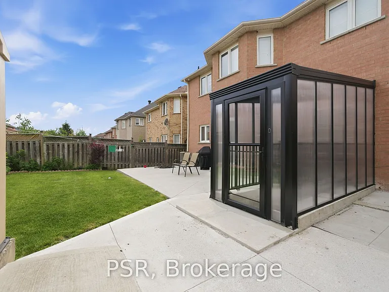 426 Arrowsmith Dr #LOWER — Photo 17