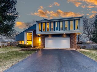 1033 Hibbard Rd, Wilmette, IL 60091