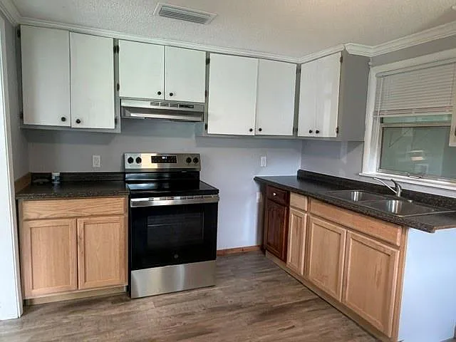 10375 Freeland Ave — Photo 2
