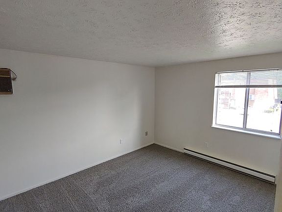 3rd image of 123-127 Fox Hill Ln #127L