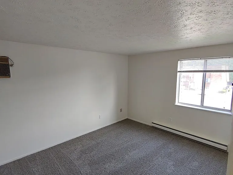 123-127 Fox Hill Ln — Photo 3