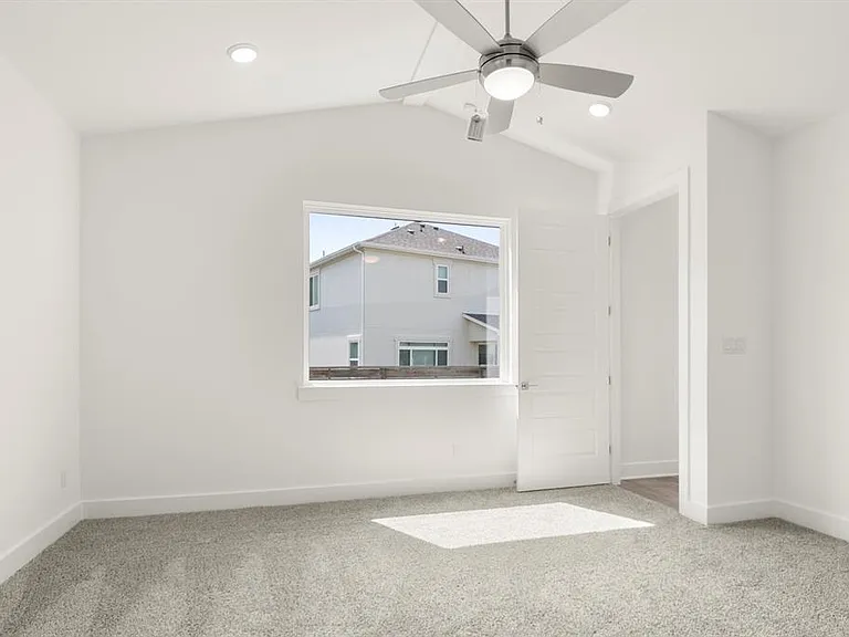 1012 Yaupon Holly Dr — Photo 22