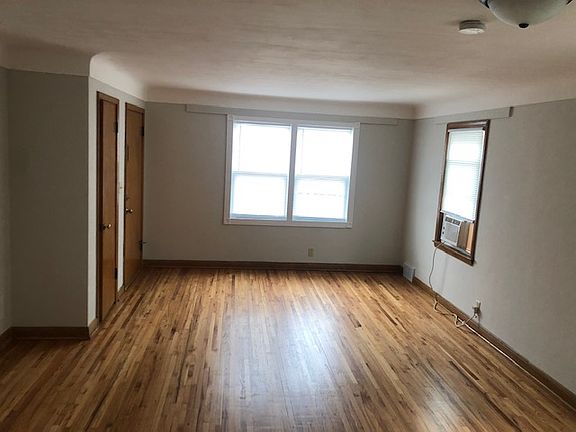 3rd image of 131 8th Ave N APT 1