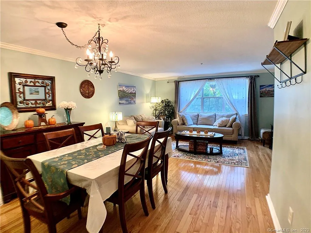 2 bed, 1.5 bath, 1414 sqft, $2,300 — Photo 4