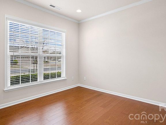 4th image of 3020 Bartlett St