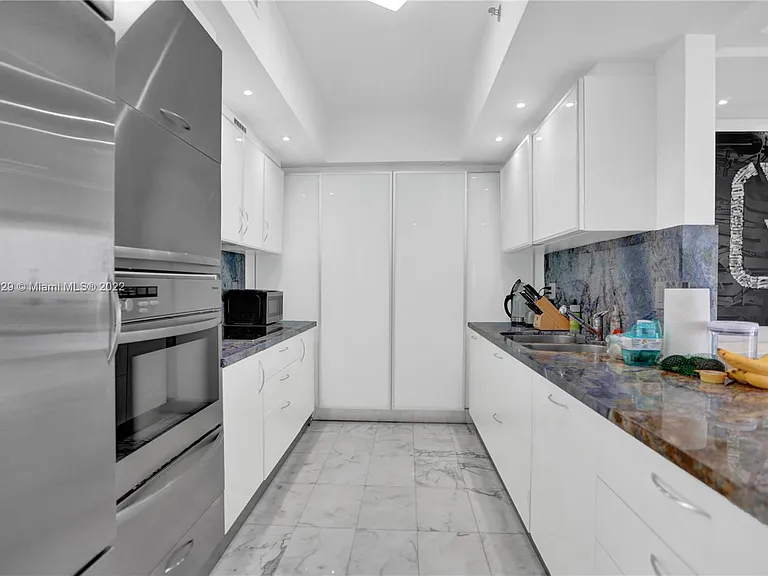 450 Alton Rd — Photo 2