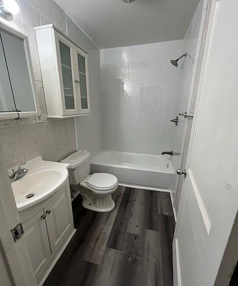 1241 Chevy Chase Dr — Photo 6