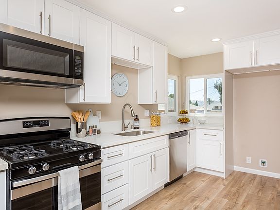 3rd image of 8224-28 Poinciana Dr