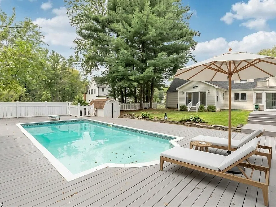 10 Jensen Ct