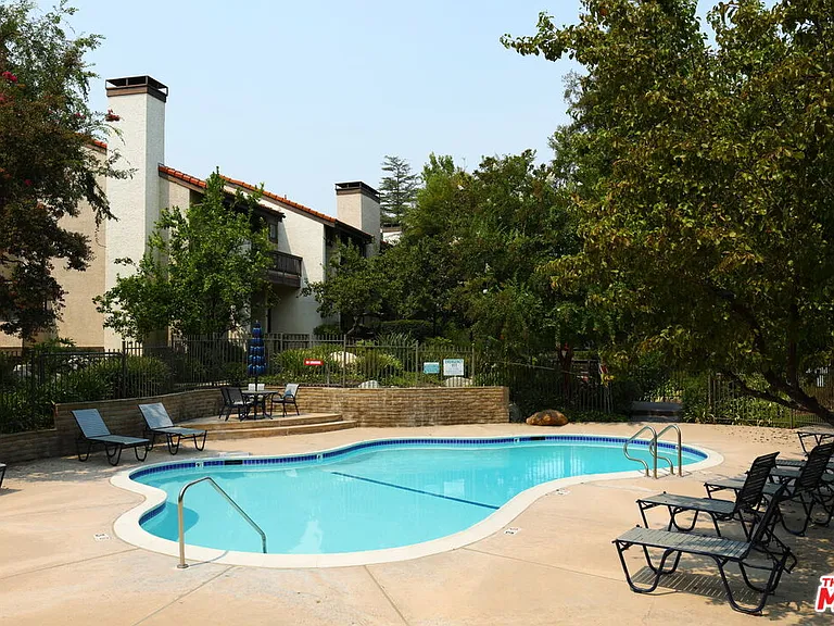 21821 Burbank Blvd #151 — Photo 38