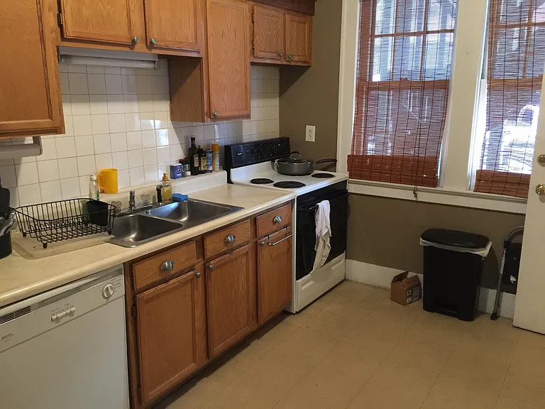 81 East Blvd — Photo 11