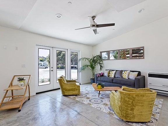 4th image of 221 E Scott St #3