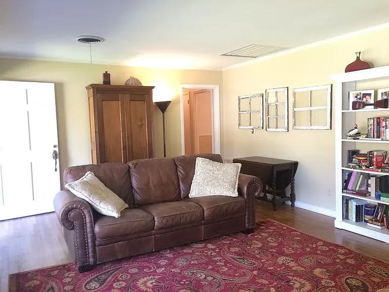 807 Pine Cir — Photo 3