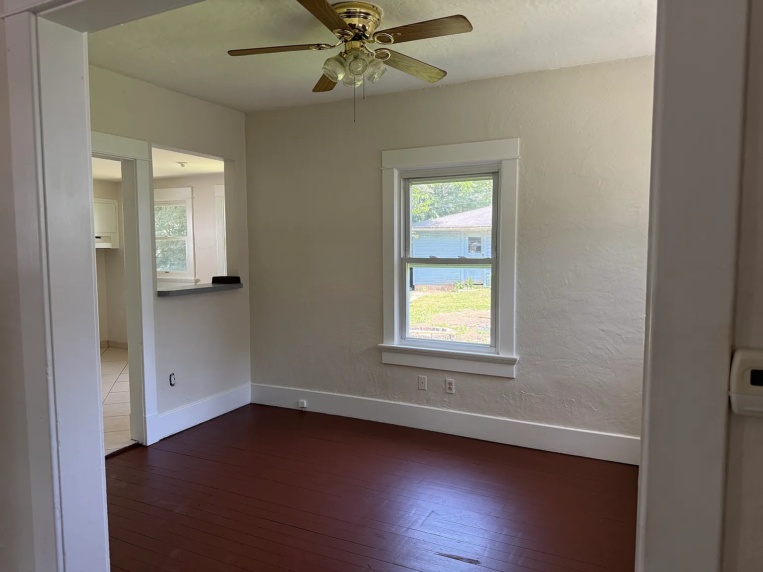 3 bed, 1200 sqft, $1,200 — Photo 4