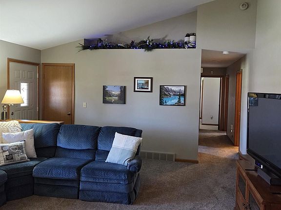 3rd image of 4686 N Thomas Rd