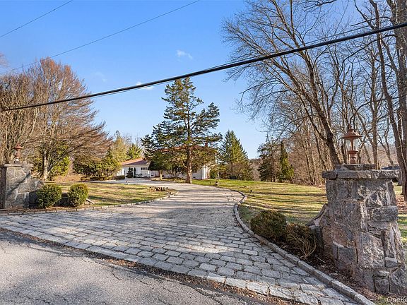 2nd image of 105 Cross Pond Road