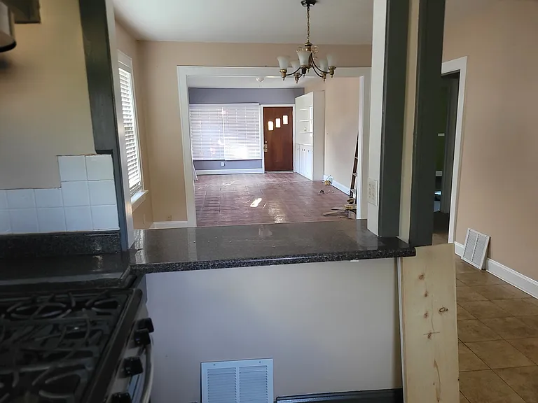 135 S Elmwood Ave — Photo 13