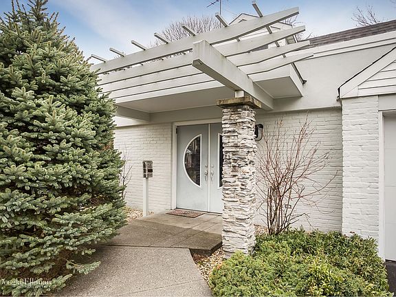 5th image of 127 Circle Dr