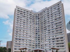 3695 Kaneff Cres