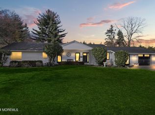 55 Queen Ann Dr, Shrewsbury, NJ 07702