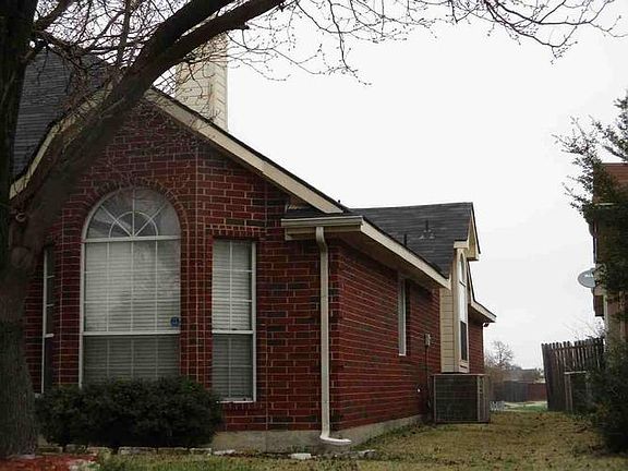 3rd image of 3301 Cool Springs Cir