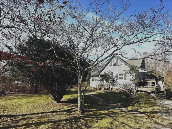 94 Wards Lane, Bellport, NY 11713