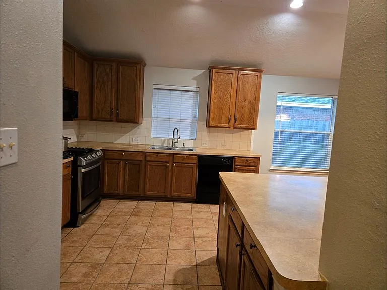2707 Hewn Rock Way — Photo 10