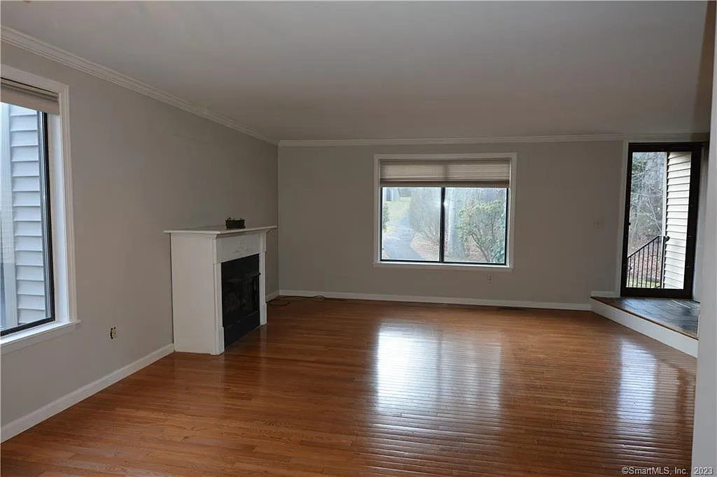 3 bed, 2.5 bath, 1686 sqft, $2,990 — Photo 2
