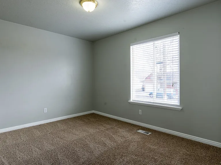 537 N 400 W — Photo 7
