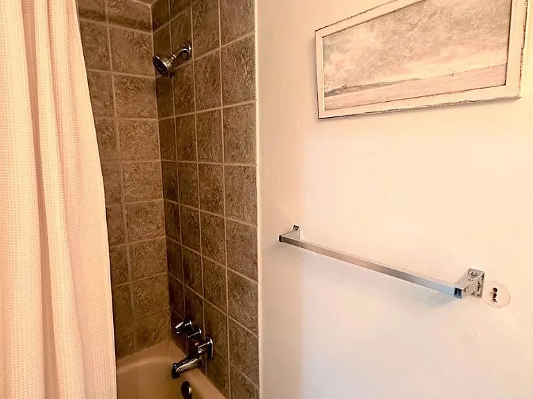 809 W 16th St #209 — Photo 14