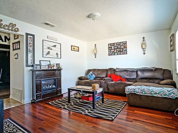 -Livingroom