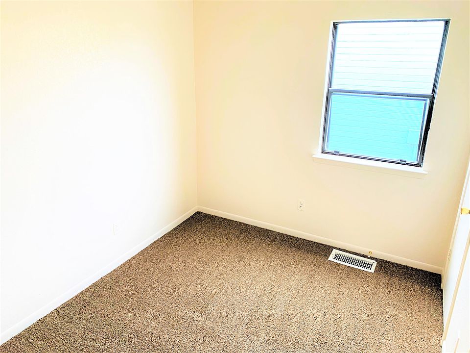 1st image of 3409 Victoria Cir #1