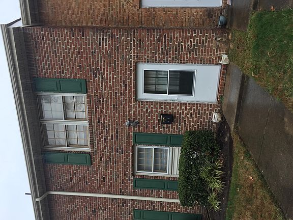 3rd image of 415 Barberton Dr