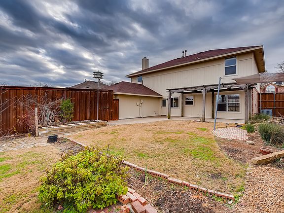 2nd image of 5528 Vineyard Ln