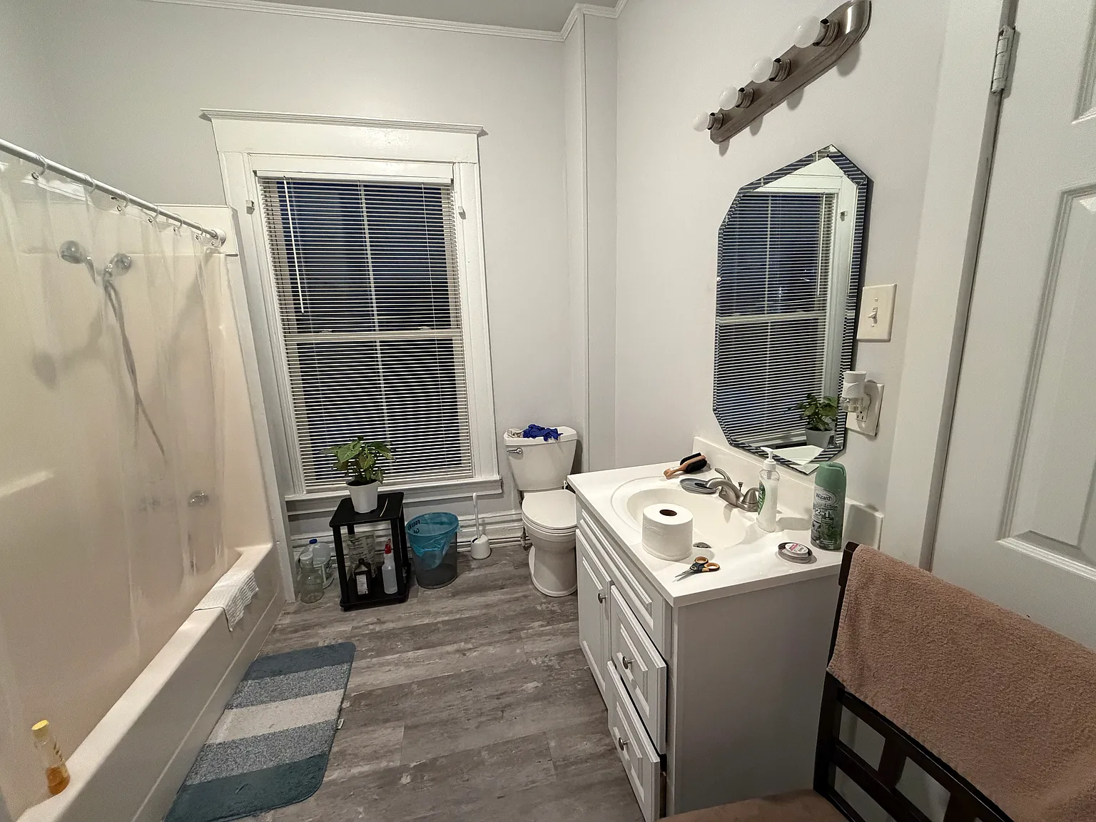 8 bed, 2500 sqft, $700 — Photo 4