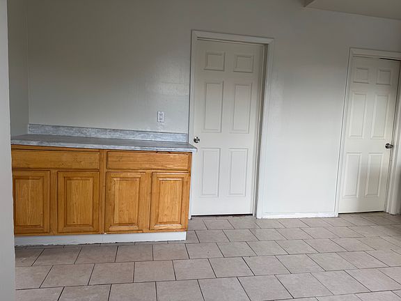 4th image of 22 Doremus St Floor 2