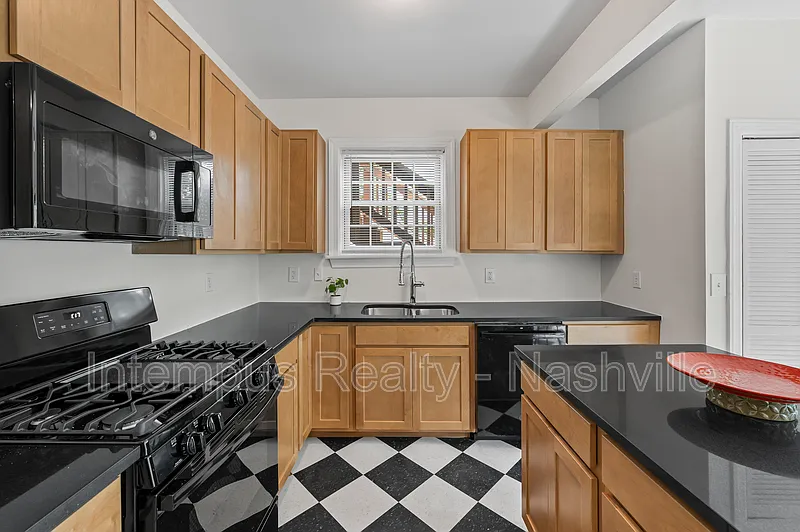 2 bed, 1.0 bath, 1230 sqft, $2,497 — Photo 3