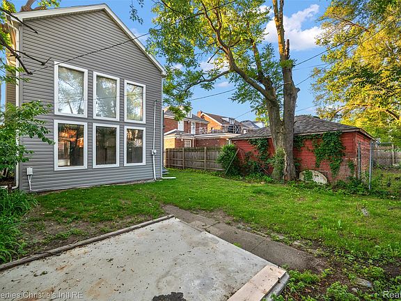 5th image of 18645 Roselawn St