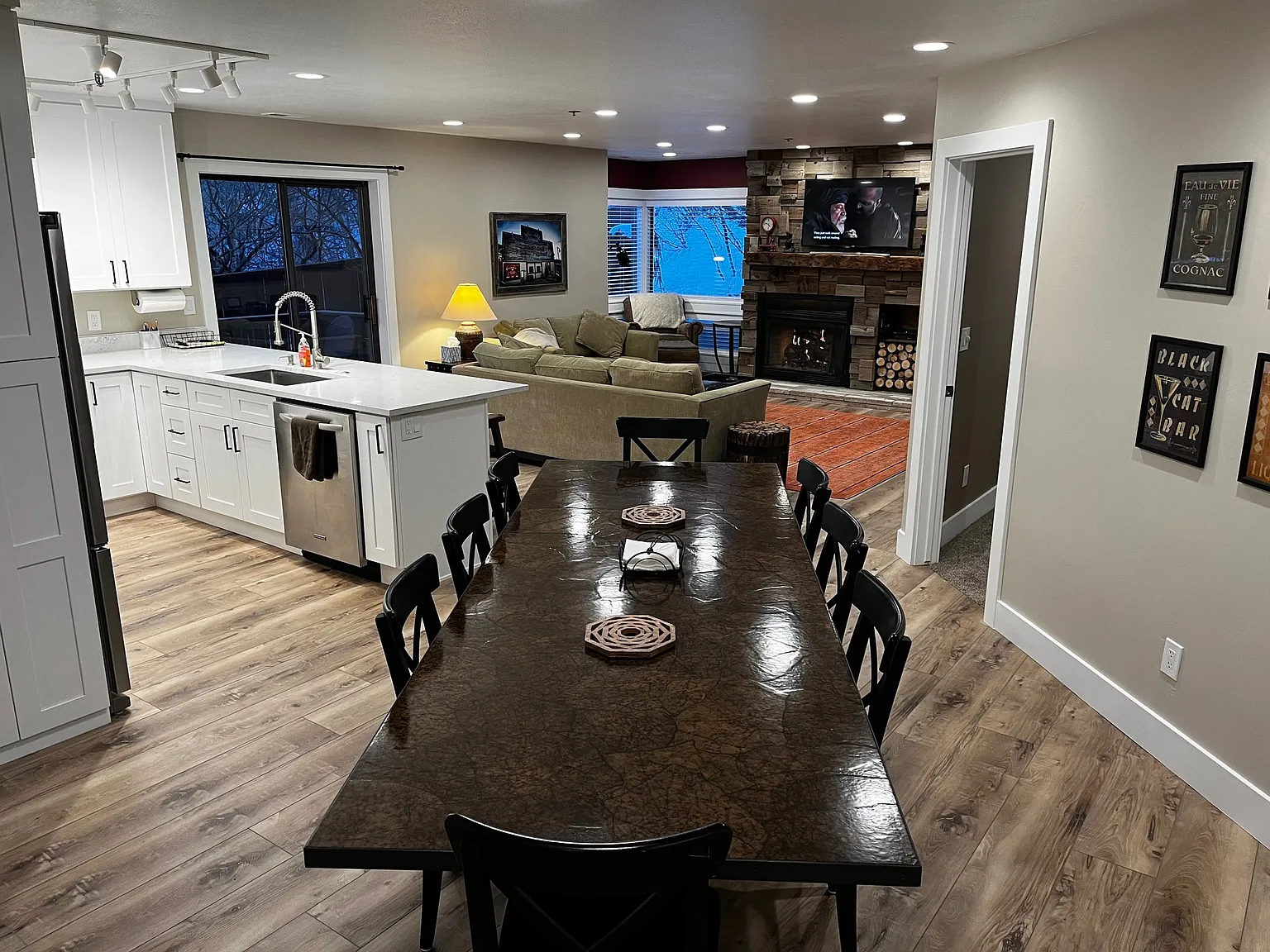1375 Woodside Ave — Photo 2