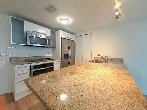 185 SW 7th St, Miami, FL