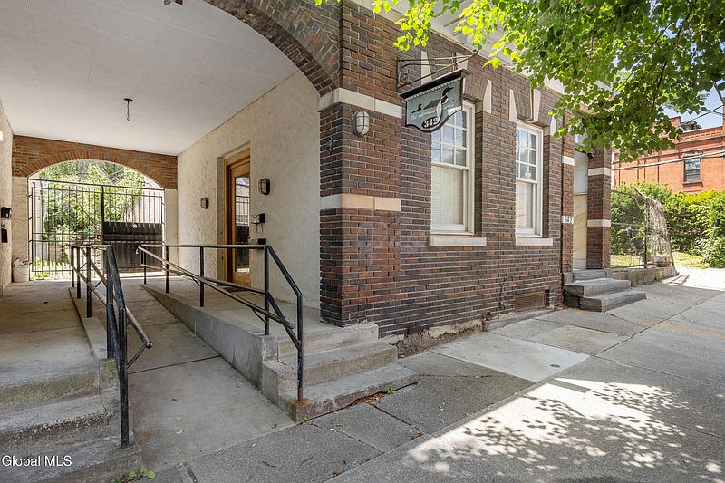 5th image of 342 Hamilton Street