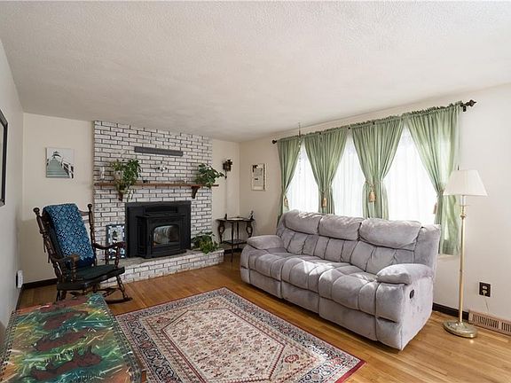3rd image of 54 Ebony Ct