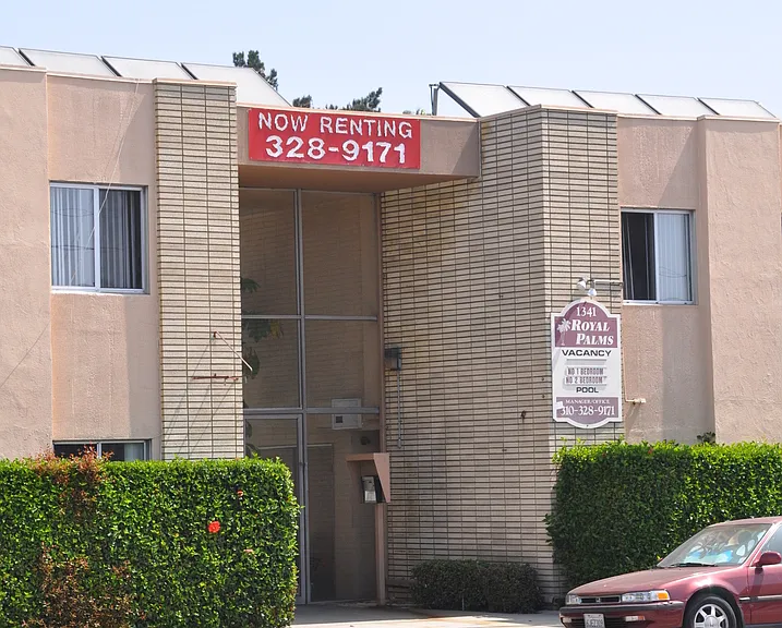Royal Palms Apartments — Photo 12