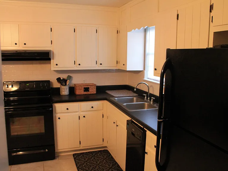 103 Cochran St — Photo 28