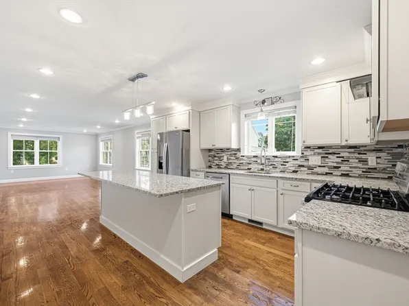 305 Lynn St, Malden, MA 02148