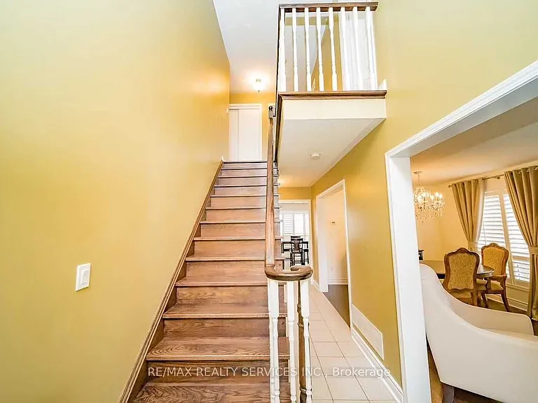 993 Huffman Cres — Photo 7
