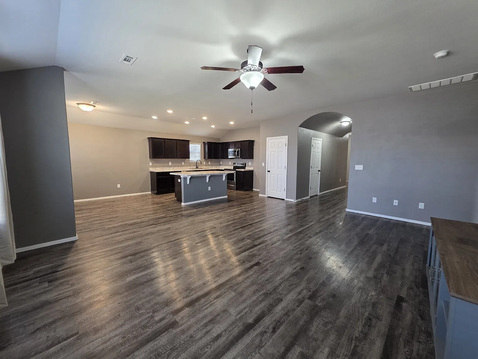 4 bed, 2.0 bath, 1894 sqft, $2,100 — Photo 4