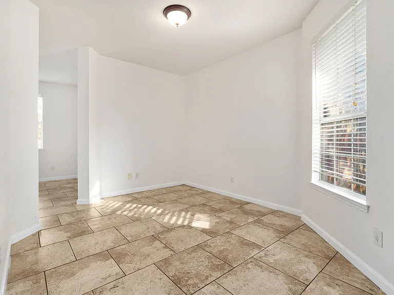 9001 Belvedere Dr — Photo 2