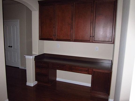 4th image of 2521 Heatherdale Dr