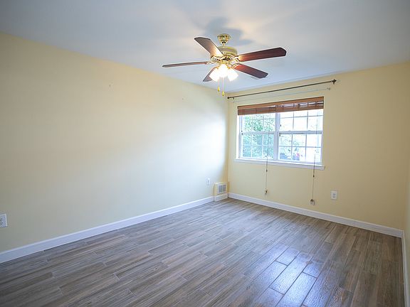 3rd image of 121 Admiral Ct #1